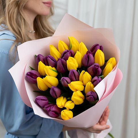 Желтые и фиолетовые тюльпаны 35 штук