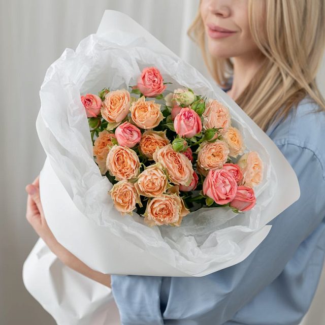 Кустовые розы нежный микс (Кения)